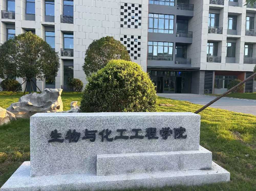 南华县扬州职业大学体育场高杆灯项目